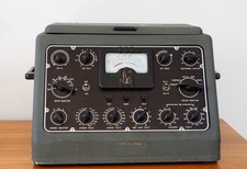 Avo Valve Tester Mk I / II ?  1940s/50s Powers up but not tested further. Rare!