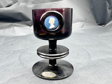WEDGWOOD QUEENS SILVER JUBILEE GOBLET 1952-1977 PURPLE GLASS JASPER MEDALLION