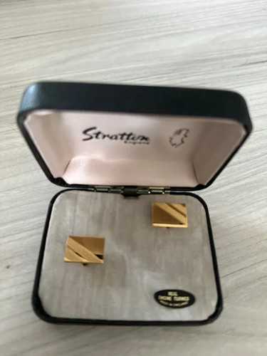 Vintage stratton gold tone - vintage,