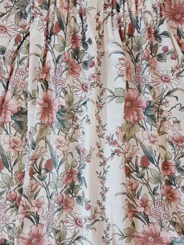 Pair vintage pretty - of,
