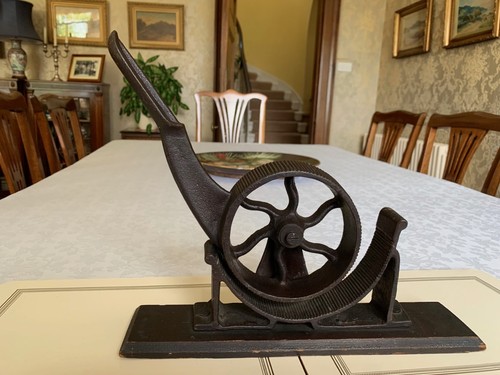 Vintage cast iron cork - cast,