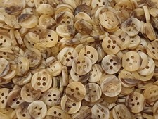 Buttons 11mm 18L x 50 Light