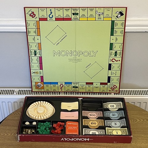 Monopoly deluxe 70s board - monopoly,