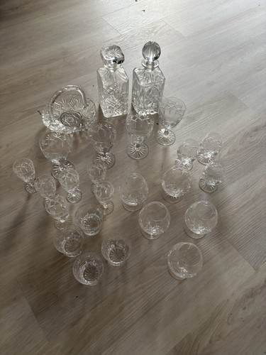 Assorted glassware pieces - 25,