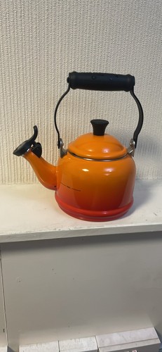 Creuset orange whilstling - le,