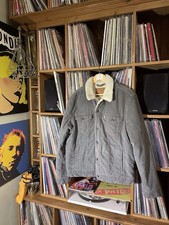 Men’s Levi  Sherpa Trucker Jacket Great Condition Corduroy Grey Large