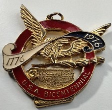 1976 USA BICENTENNIAL COMMEMORATIVE MEDALLION PENDANT