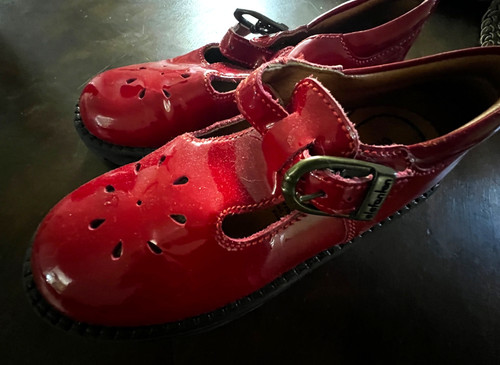 Red patent leather elefanten