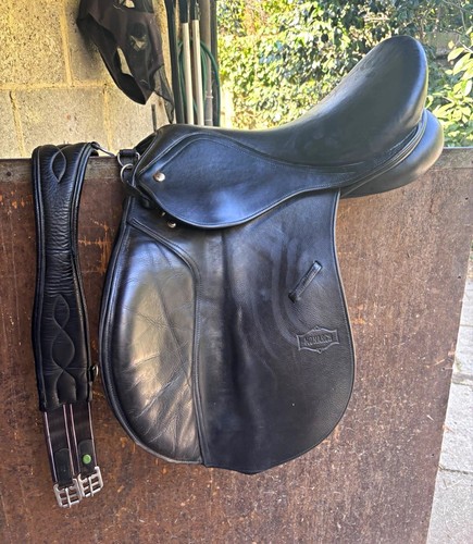Monarch dressage saddles - dressage, 17"