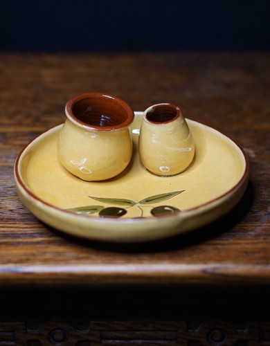 Studio pottery olive dish with - studio,