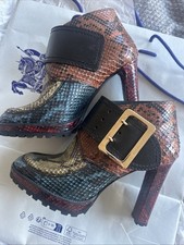 Burberry genuine python heeled - burberry,
