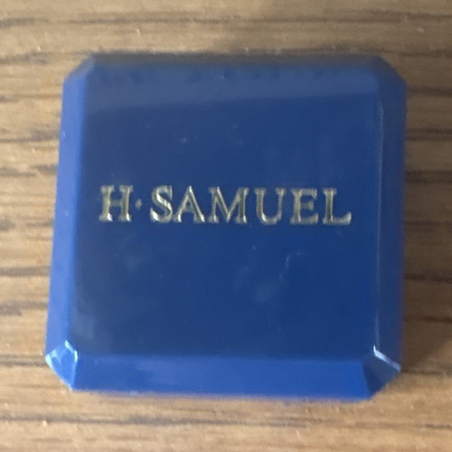 Samuel stud earrings hand - h.samuel,