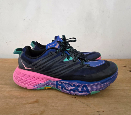 Hoka one - one, speedgoat