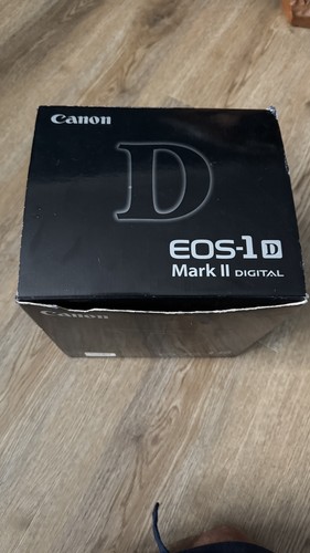 Canon eos mark slr boxed - canon,