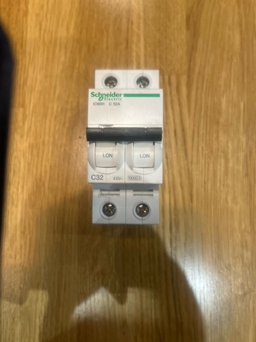 Schneider 32a curve - schneider, c