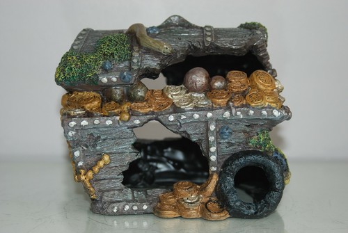 Aquarium tresure chest - aquarium,