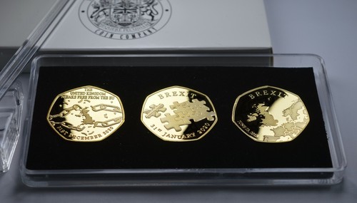 Boxed trio 24ct - of, gold