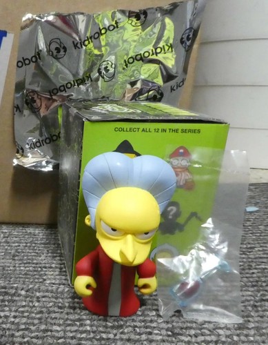 Kidrobot figure boxed - kidrobot,