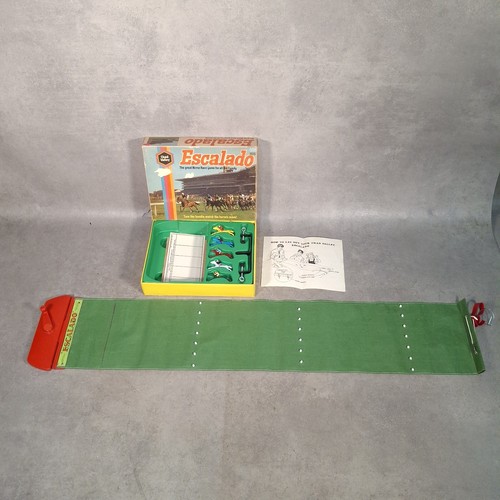 Vintage escalado horse racing - horse,