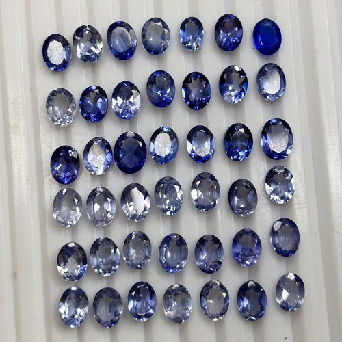 Natural blue sapphire - blue, oval