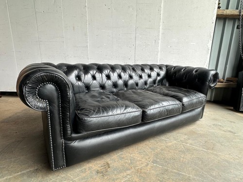 Black buttoned leather - a,