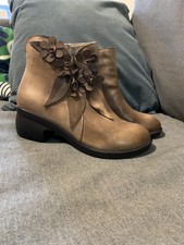 Socofy Comfy Floral Appliqué Artsy Ankle br Leather Boots. Size 7
