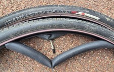 2 x Specialized Crossroads Armadillo 700x38c tyres 38-622, + 2 tubes