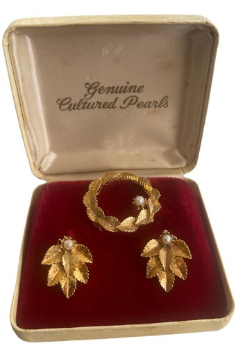 Vtg midcentury goldtone clip - vtg,