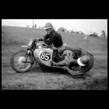 Photo M.000521 MIKE GUILFORD &