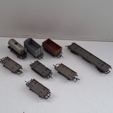 Rake of 8 OO Gauge Rolling