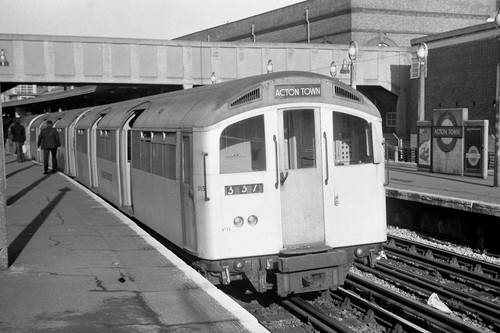 London underground 1960 stock - underground,