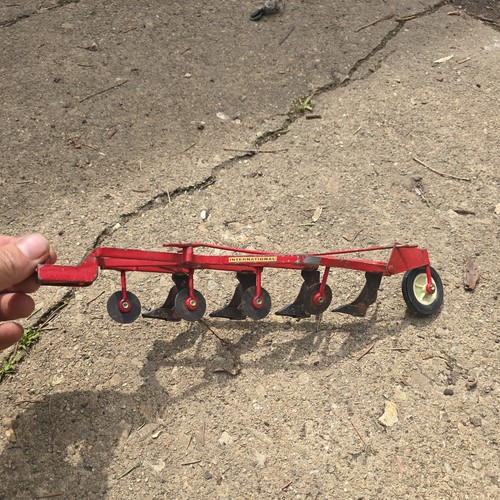 Ertl international massey - ertl,