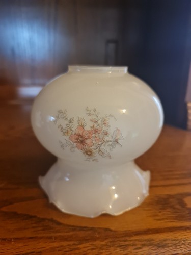Vintage milk glass light lamp - milk,