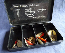 SMALL COLLECTION OF VINTAGE