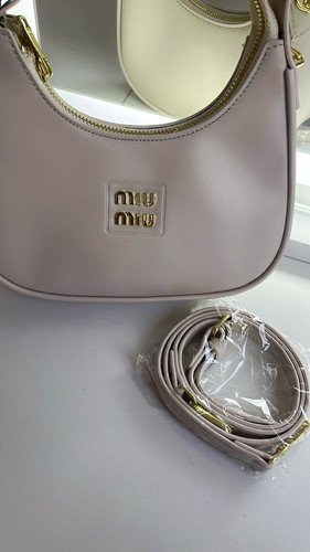 Beige leather logo - beige, shoulder