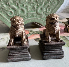 2 x Finely Detailed Chinese Miniature Foo Temple Lion Dogs 4cm High Aged Gold 