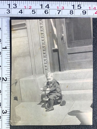 1917 little boy cliff playing - 1917,