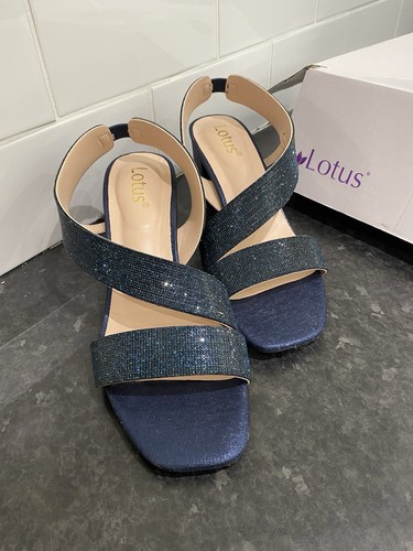 Lotus galacia navy - lotus, ‘galacia’