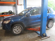 VW Tiguan 1 x wheel nut breaking parts 2007 - 2011 blue sport automatic 4wd