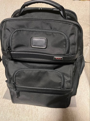 Excellent condition tumi - excellent,