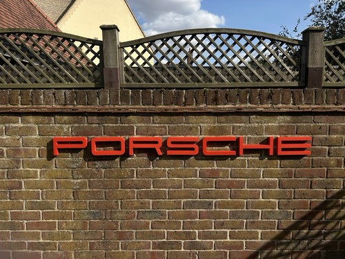 Porsche style red wall - style,