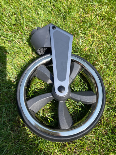 Oyster pram front wheel - front,