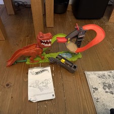 Hot Wheels T-Rex Takedown Set - complete