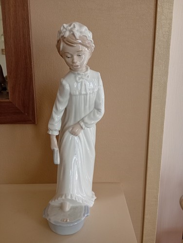 Beautiful large vintage nao - beautiful,