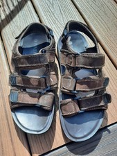 ATTENTION HOLIDAYMAKERS /