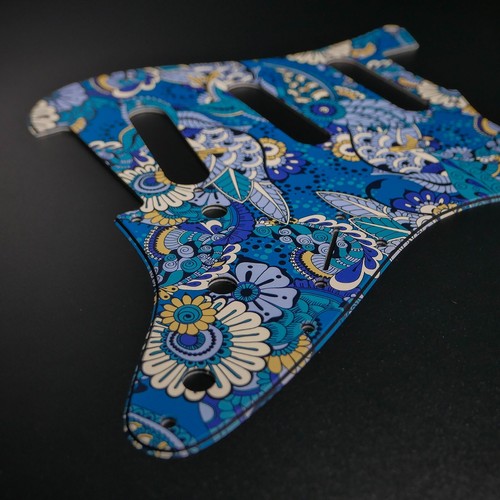 Fender strat pickguard - strat, •