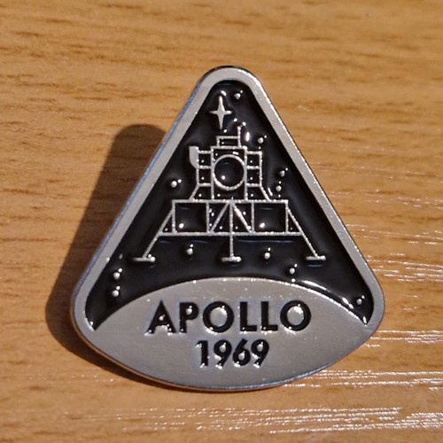 Apollo 1969 pin badge rocket - badge,