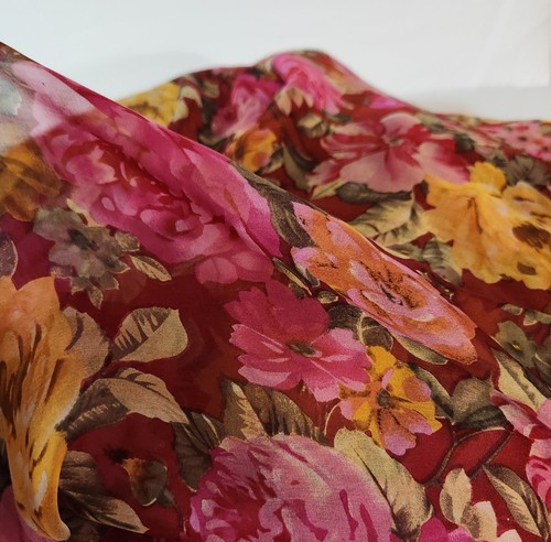 Yrds silk chiffon - 52",
