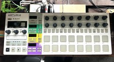 Arturia Beat Step Pro USB/MIDI/CV Sequencer and Pad Controller