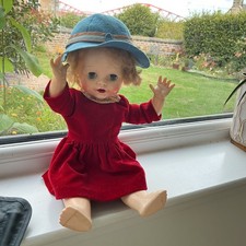 Vintage Pedigree doll. Good condition. 1950s. Very cute !  Well made  clothes.
